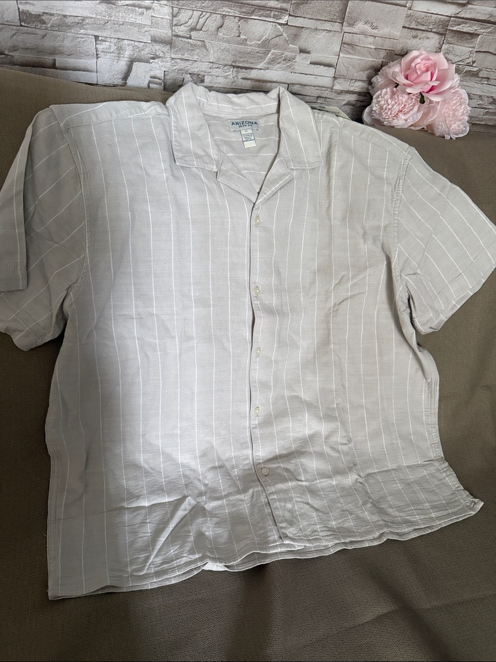 Arizona Jean Company Short-Sleeve Button-Up Shirt in Light Beige Stripe